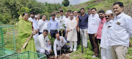 वृक्षारोपण व प्रभात फेरी